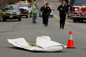 Illustration for article titled Plane crashes on busy New Jersey highway (Video)